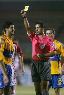 El árbitro sancionó correctamente todas las faltas.