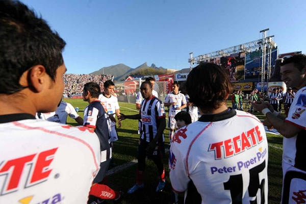 El Campeón fue honrado con el famoso pasillo