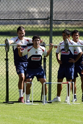 El Capitán Morales al frente de las prácticas.