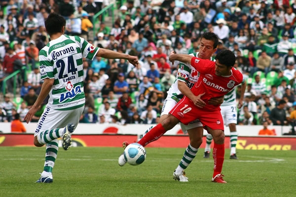 El Chato Rodríguez marca a Sinha