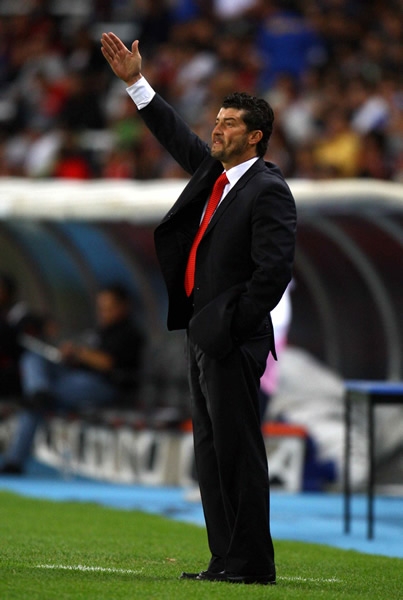 El Chepo, ordenando sus piezas.