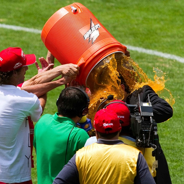 El Chepo recibió el ya tradicional baño de alegría.