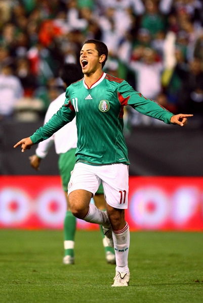 El Chicharito no podía faltar y logró dos tantos.