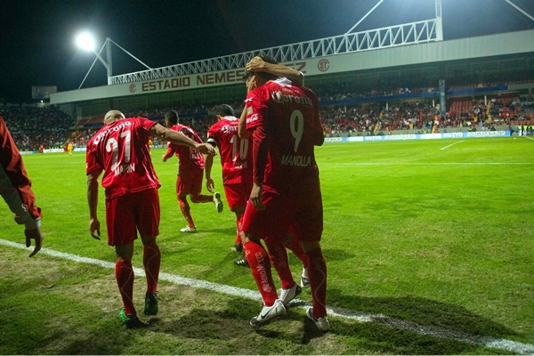 El chileno de los Diablos marcó de penal