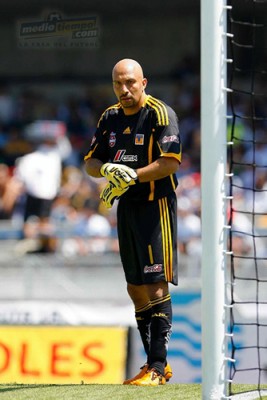 El ';Conejo'; Pérez tuvo algunas atajadas que salvaron a su equipo.