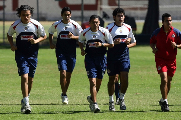 El Cuerpo Técnico ajusta los detalles con los pupilos.