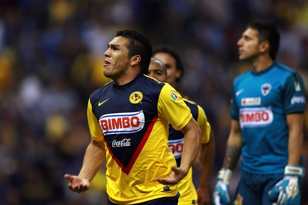 El delantero guaraní festeja su tanto