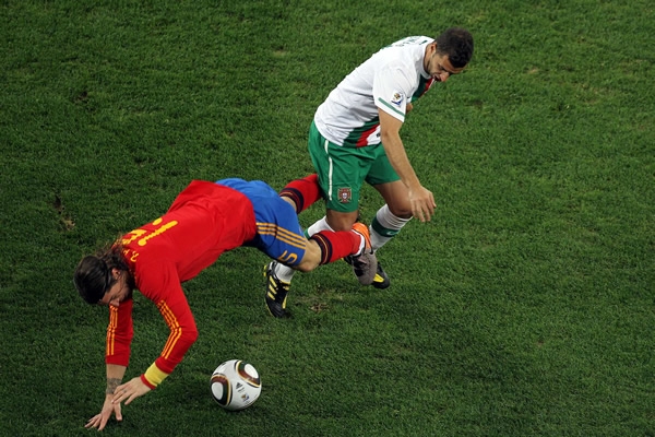 El duelo empezó muy ríspido.