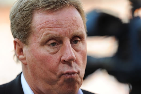 El Entrenador del Tottenham, Harry Redknapp, presente en el estadio