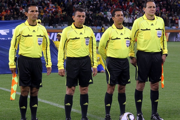 El equipo encargado de impartir las reglas.