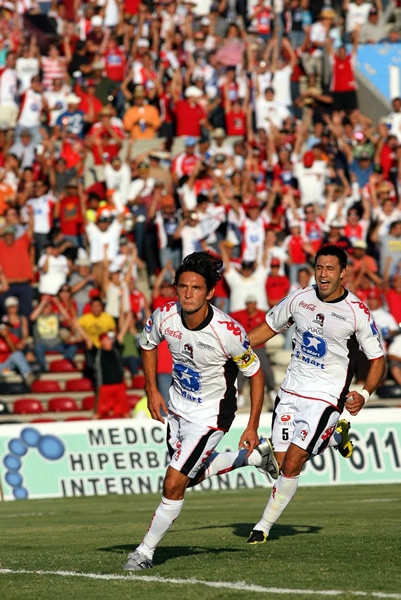 El gol de Santibañez emocionó a la gente