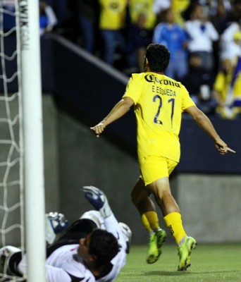 El joven Esqueda anotó el primero de las Águilas. 1-0.