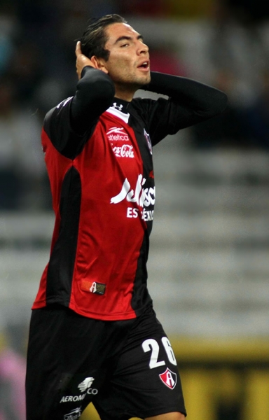 El joven Santos casi anota un golazo, aquí se lamenta.