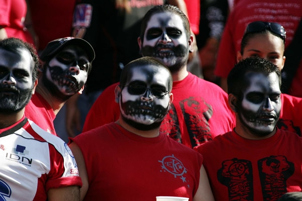El Kartel, poniendo color a la tribuna