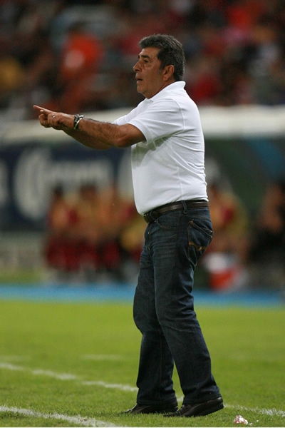 El Maestro, D.T. de Gallos