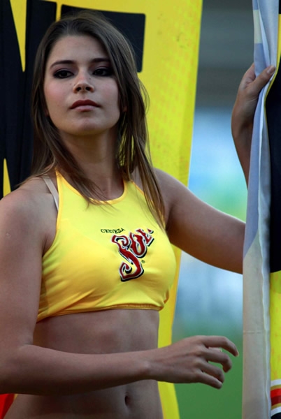 El Morelos también hizo gala de sus edecanes