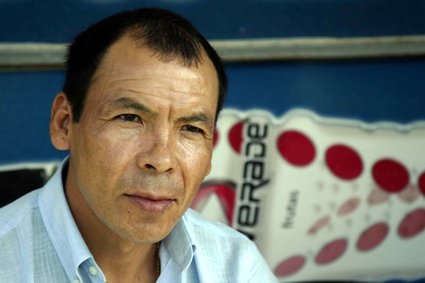 El Profe observando a su equipo