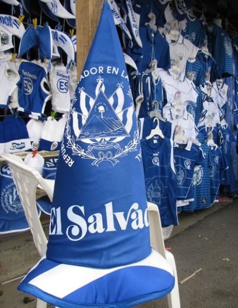 El Salvador espera el con ánimo el choque.