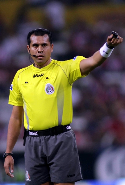 El silbante Erim Ramírez se vio bien en el Jalisco.