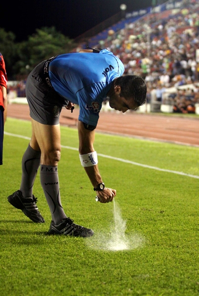 El spray que marca la raya.