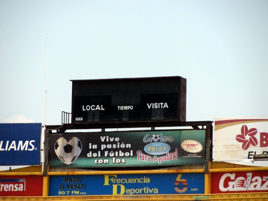 El tanteador está listo para marcar los goles de los representativos nacionales.