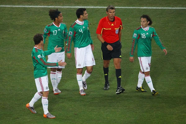 El Tri reclamó el fuera de lugar.