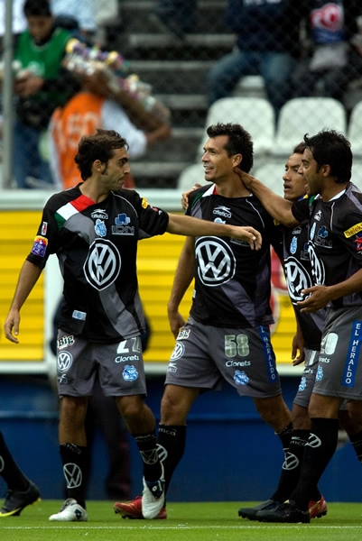 El veterano Jared sigue anotando goles