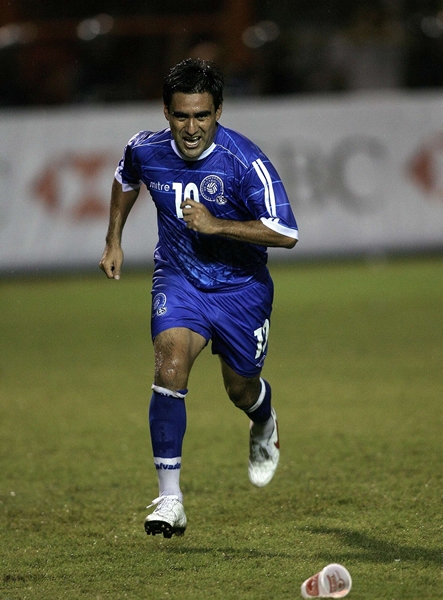 Eliseo Quintanilla celebra el segundo gol