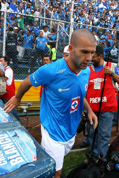 Emanuel Villa, el mejor celeste del partido