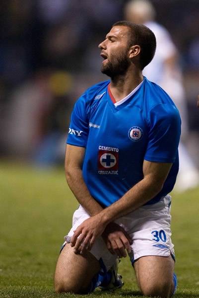 Emanuel Villa no pudo anotar en este partido