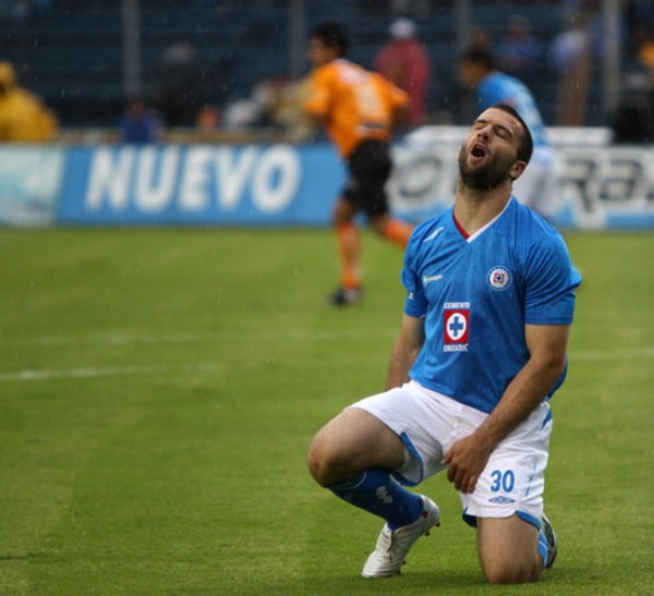 Emanuel Villa no pudo marcar en este partido.