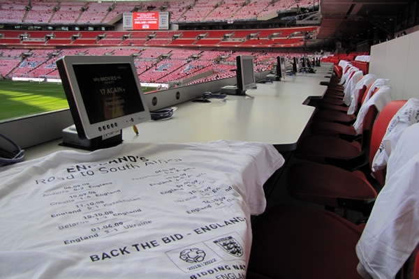 En todo el estadio se repartieron playeras como ésta