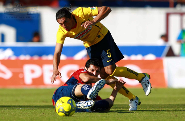 Enrique Vera cometió un sin fin de faltas y se fue expulsado.