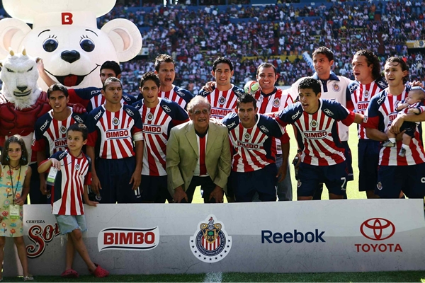 Equipo de Chivas ante América