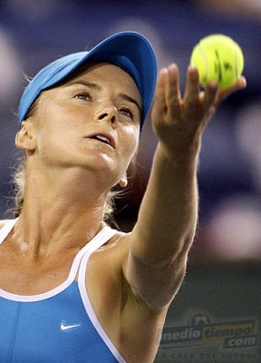 La eslovaca Daniela Hantuchova lanzó un potente saque.