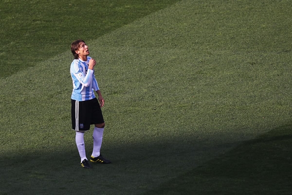 Espectacular postal de Gabriel Heinze
