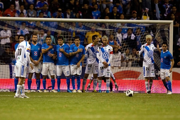 Espectacular postal de un tiro libre