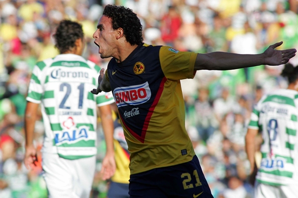Esqueda festejaba un gol que no era.