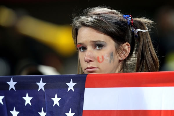 Esta hermosa americana no pudo ver ganar a su equipo