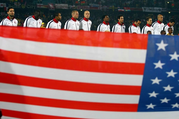 Estados Unidos entona The Star-Spangled Banner