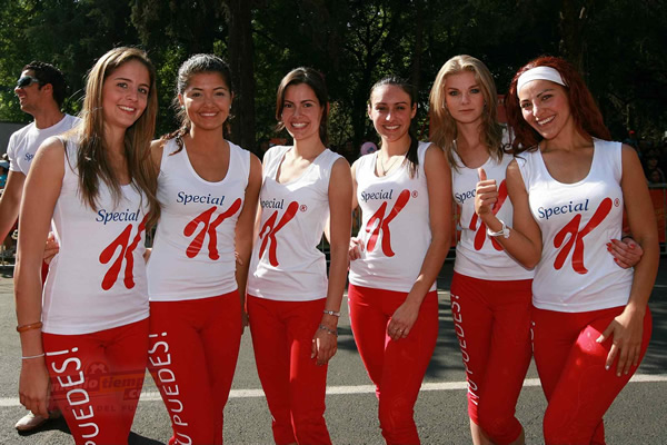 Estas guapas modelos animaron el evento.