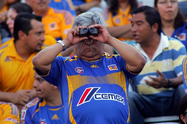 Este aficionado quería ver de cerca a su equipo