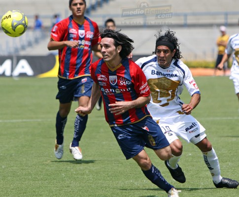 Este duelo se repitió durante los 90 minutos.