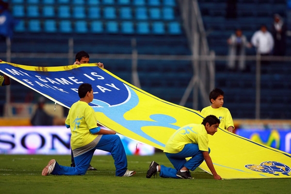 Estos niños portan la bandera del Fair Play