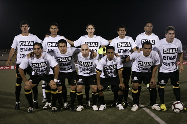 Estudiantes mandó su apoyo a Salvador Cabañas