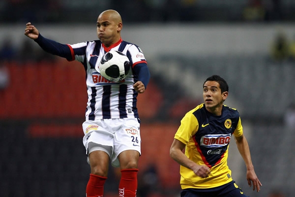 Excelso control de balón de Suazo