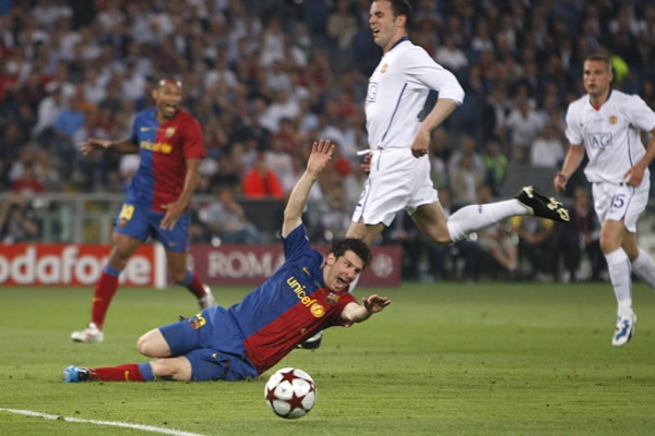 Falta sobre Messi?