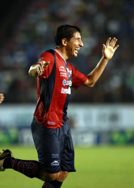 Fano va que vuela para el título de goleo