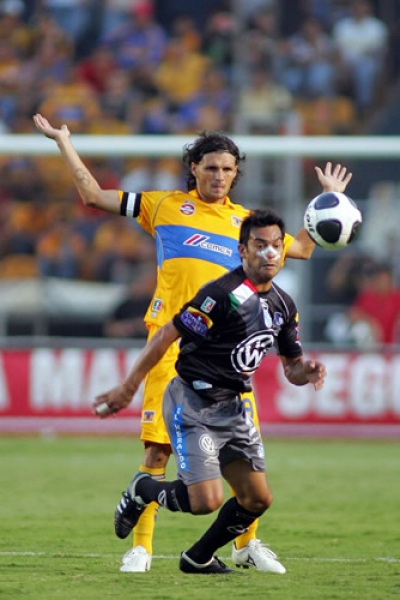 Fernando Ortiz marca al Pescadito Ruíz