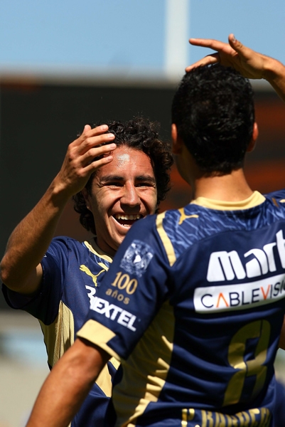 Festeja y celebra con Barrera.